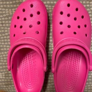 Crocs (hot pink)